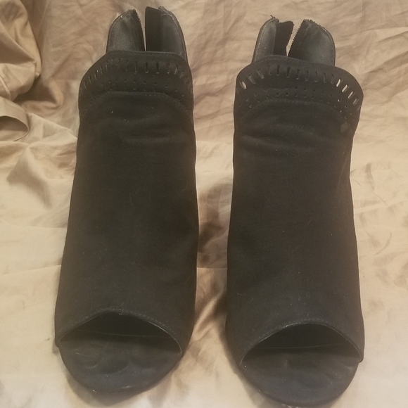 Madden Girl Black Open Toe Booties. Size 9.5. Approx 4" Block Heel. Zip Up Back. - Picture 5 of 10